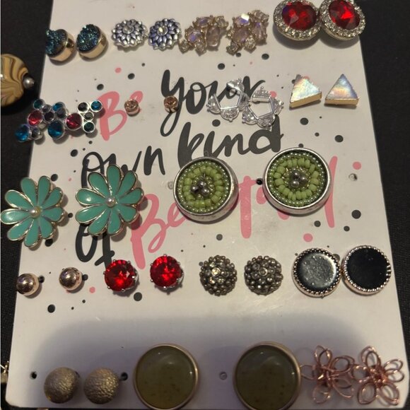 Boho Vintage Modern Dangle Earrings Hoops and Studs Lot Over 60 Pairs - Picture 9 of 9